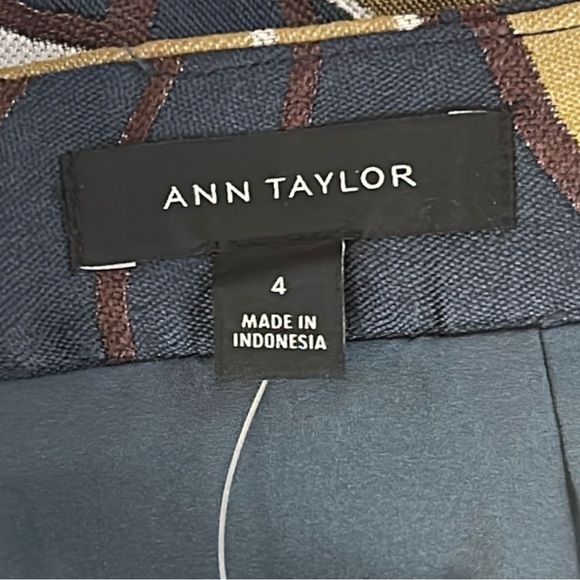 NWT Ann Taylor Jacquard Cougar Motif Skirt  - Size 4 - Picture 5 of 8